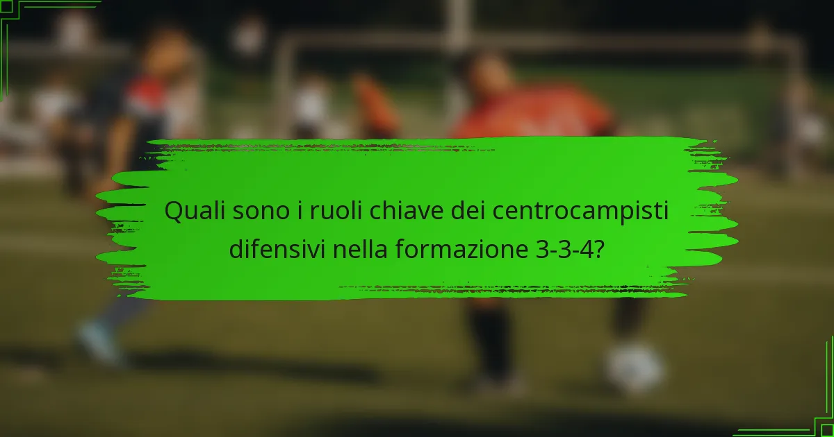 Quali sono i ruoli chiave dei centrocampisti difensivi nella formazione 3-3-4?